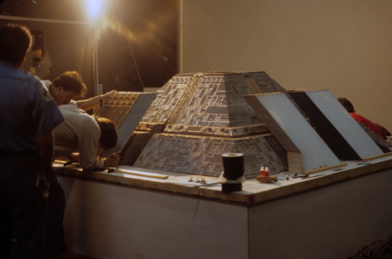 Illustration for article titled 142 Behind-The-Scenes Photos Reveal Blade Runner's Miniature WorldÂ
